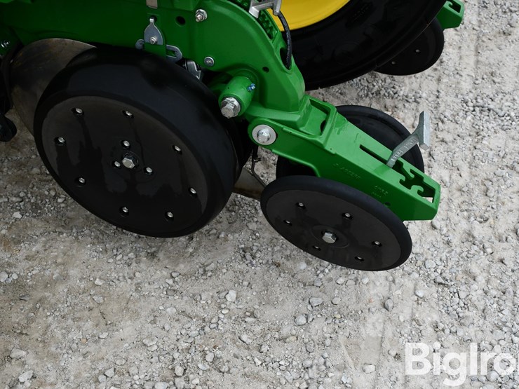 2023-john-deere-1775nt-image-16