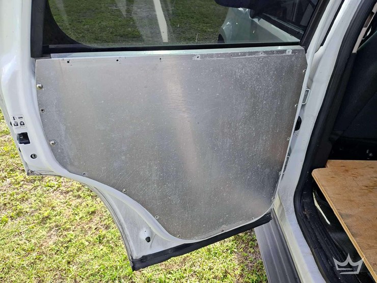 2012-chevrolet-tahoe-image-31