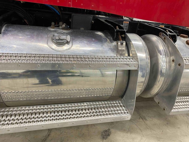 2014-peterbilt-365-image-50