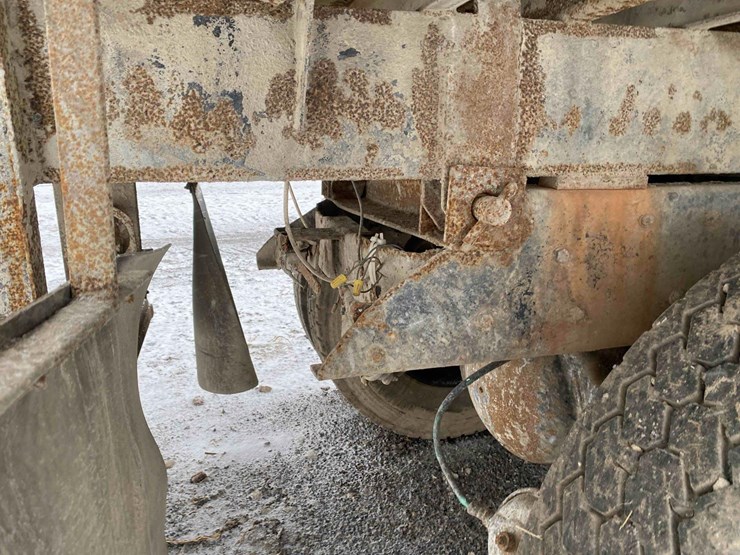 1983-ford-9000-image-25