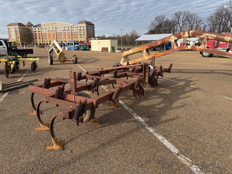 #7761-•-4-row-cultivator-image-5