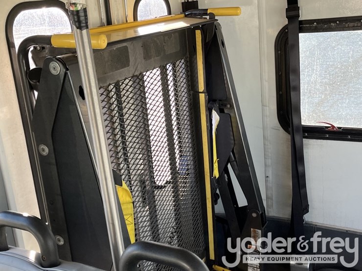 2016-ford-e450-image-39