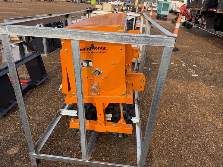 #7917-•-land-honor-sd-22-72w-no-till-drill-image-5