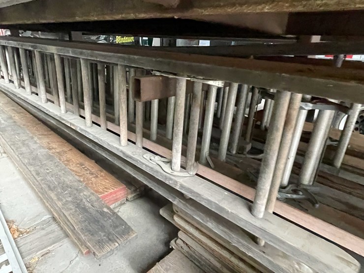 #2295-•-(3)-extension-ladders-image-6