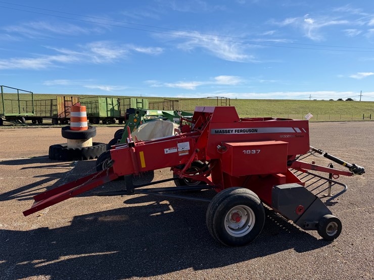 massey-ferguson-1837-image-4