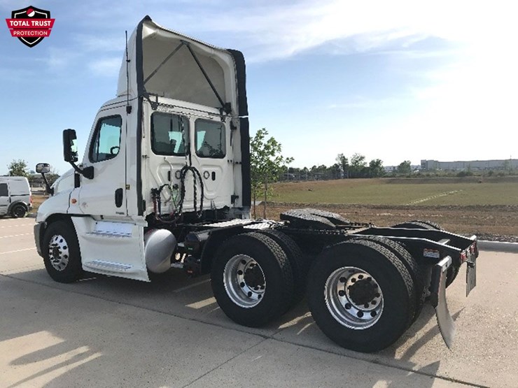 2019-freightliner-cascadia-125-evolution-image-2