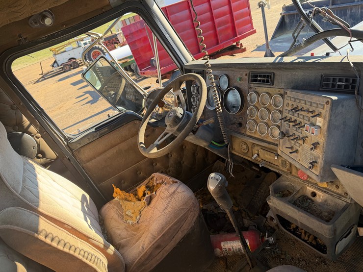 #7799-•-kenworth-salvage-image-13