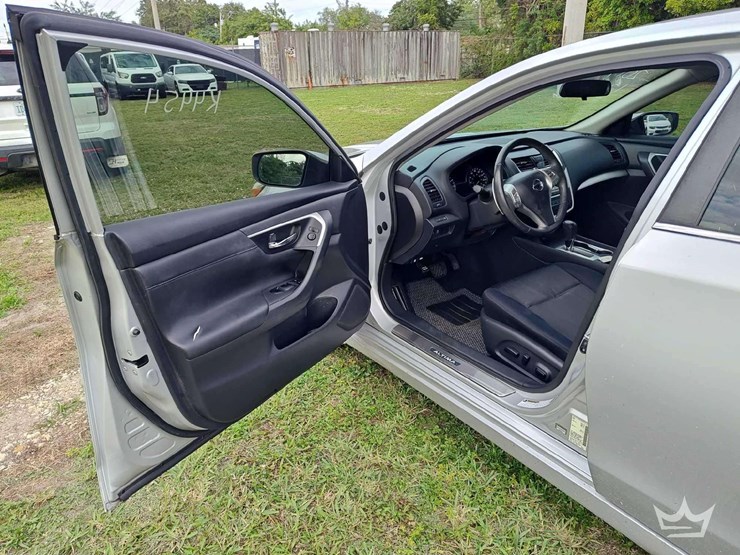 2017-nissan-altima-sedan-image-11