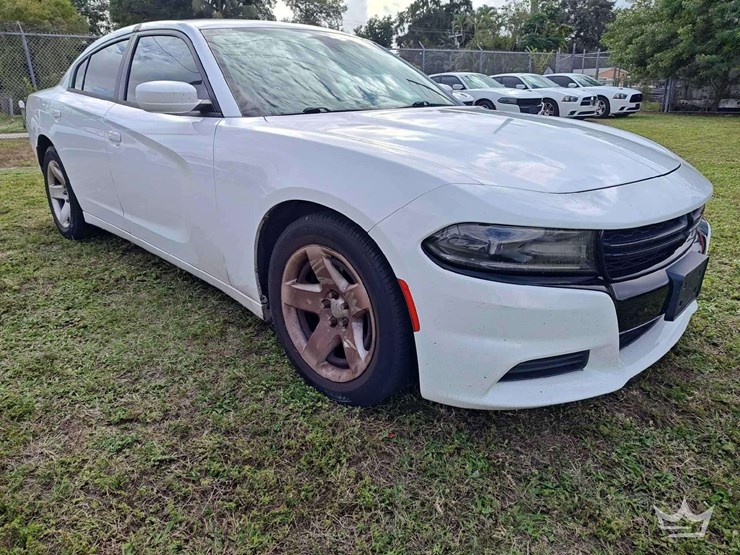 2017-dodge-charger-sedan-image-2