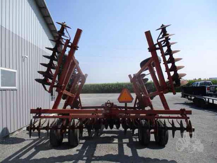 massey-ferguson-820-image-4