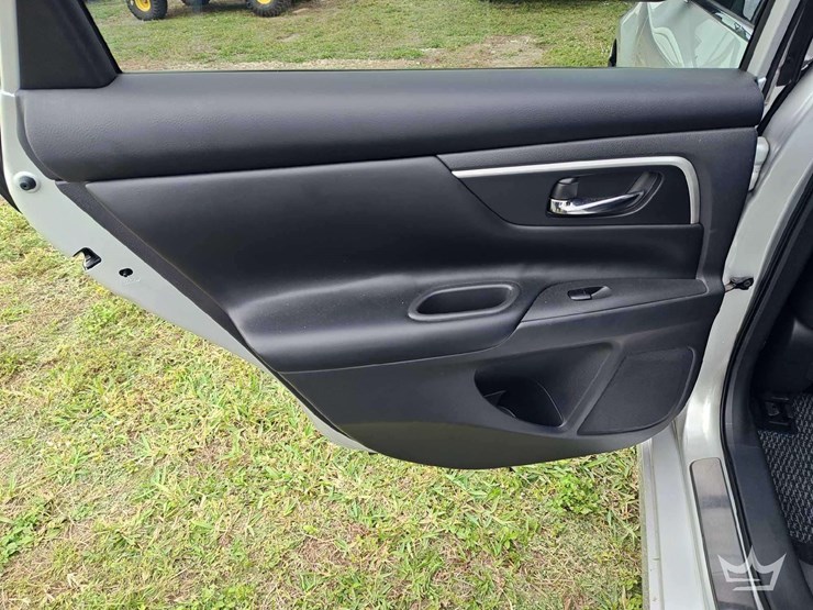 2017-nissan-altima-sedan-image-41