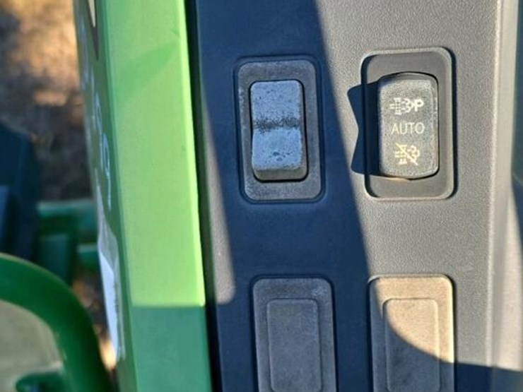 2016-john-deere-5075e-image-22