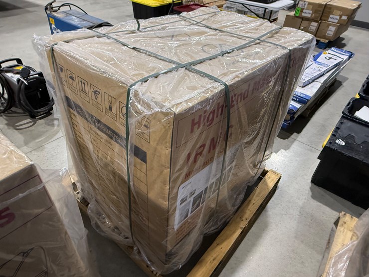 #33689-•-unused-high-end-massage-chair-image-2