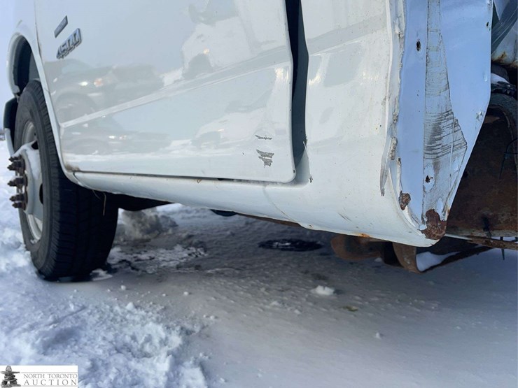 2018-chevrolet-express-dual-rear-wheel-cab-&-chassis-image-24