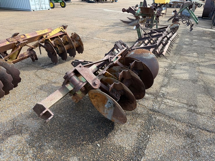 #7749-•-levee-disc-image-3