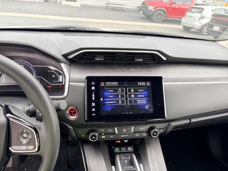 2019-honda-clarity-sedan-image-13