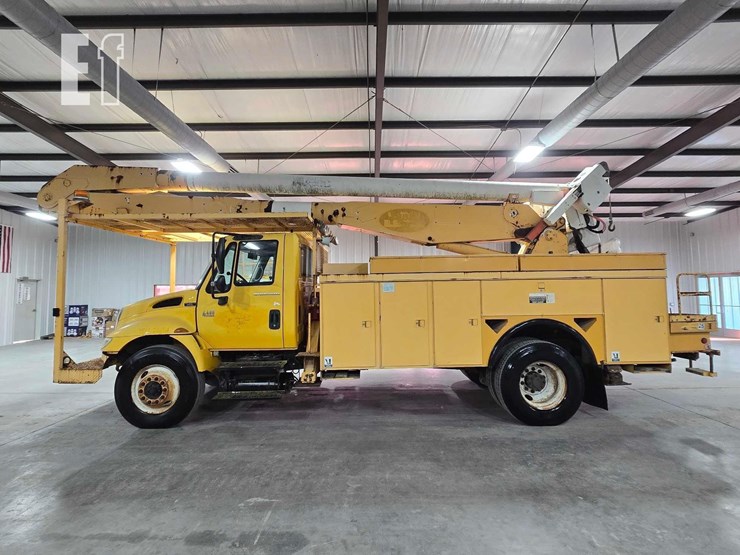 2002-international-durastar-4400-image-5