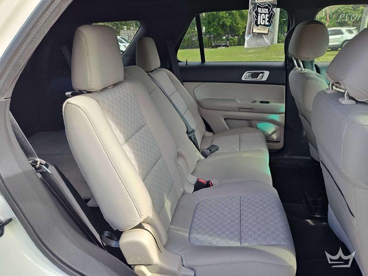 2012-ford-explorer-image-25
