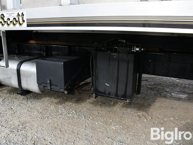 2008-freightliner-m2-106-image-20