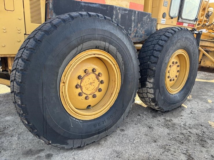 2005-caterpillar-143h-image-27