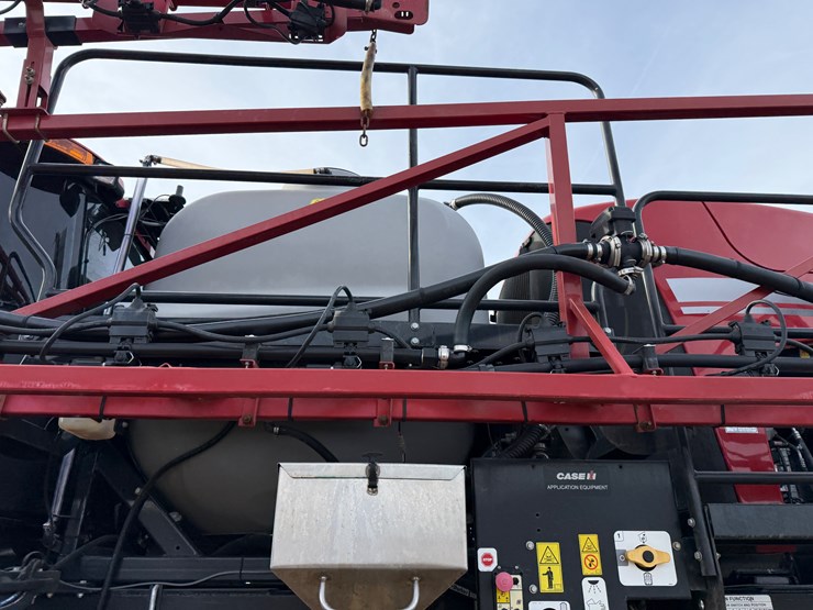 2019-case-ih-patriot-2250-image-17