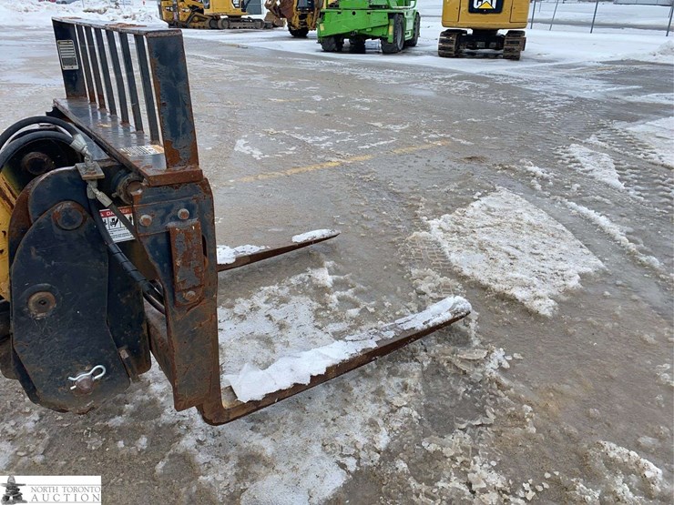 2012-caterpillar-tl943-image-10