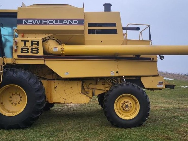 new-holland-tr88-image-6
