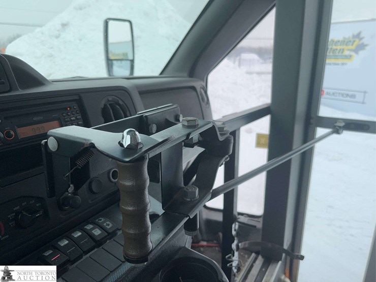 2009-ford-e-series-s/a-24-passenger-bus-image-25