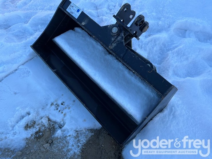 32"-hydraulic-tilt-bucket-to-suit-mini-excavator,-1”-pin-image-2