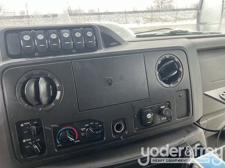 2014-ford-e450-image-17