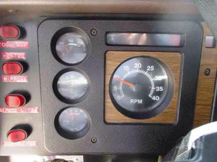 1984-international-s1900-image-27