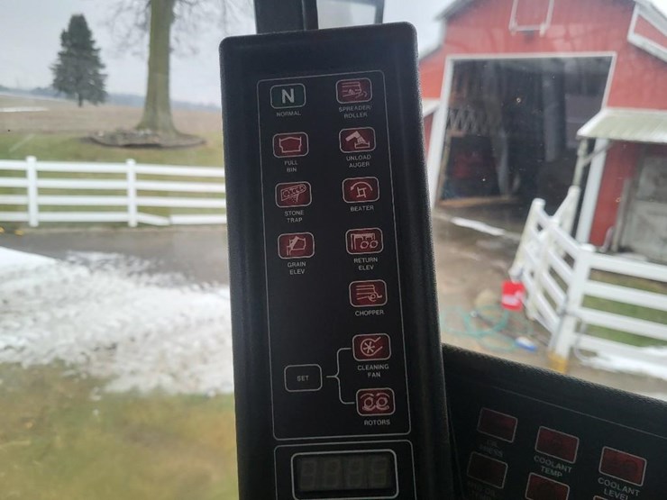 new-holland-tr88-image-64