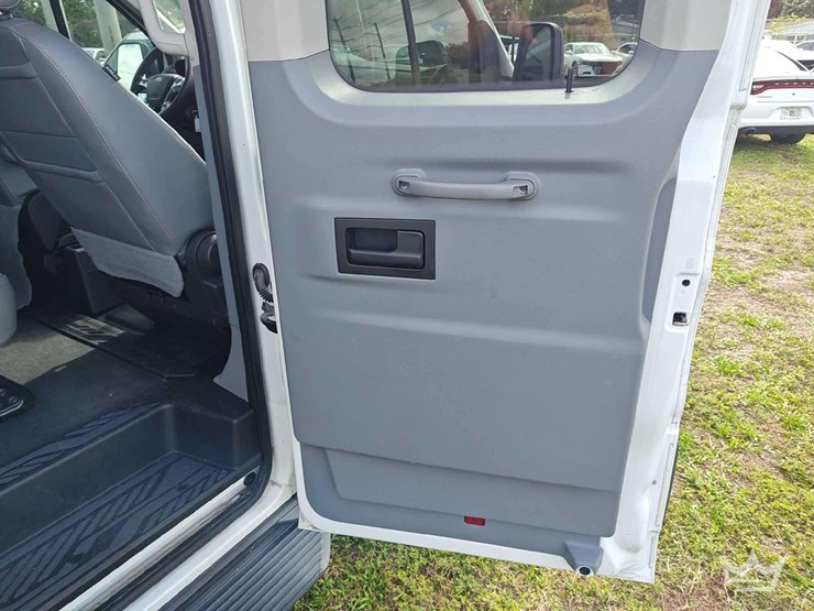 2018-ford-transit-image-13