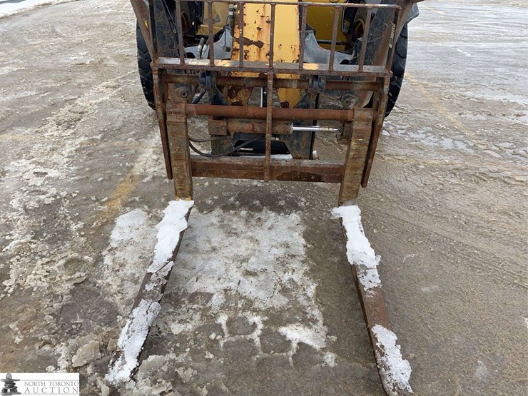 2012-caterpillar-tl943-image-11