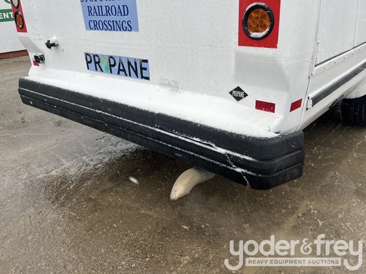 2014-ford-e450-image-30