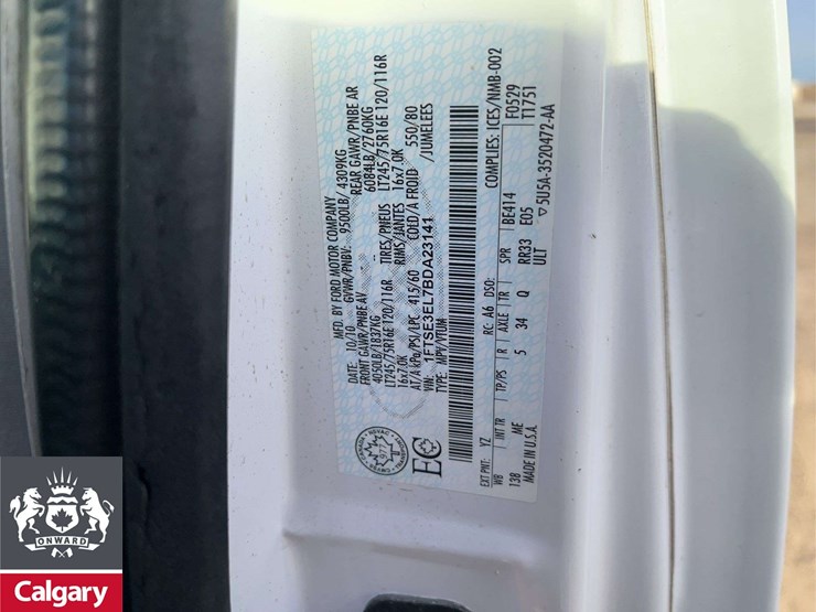 2011-ford-cargo-image-27