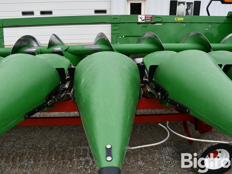 2024-john-deere-c8r-image-10