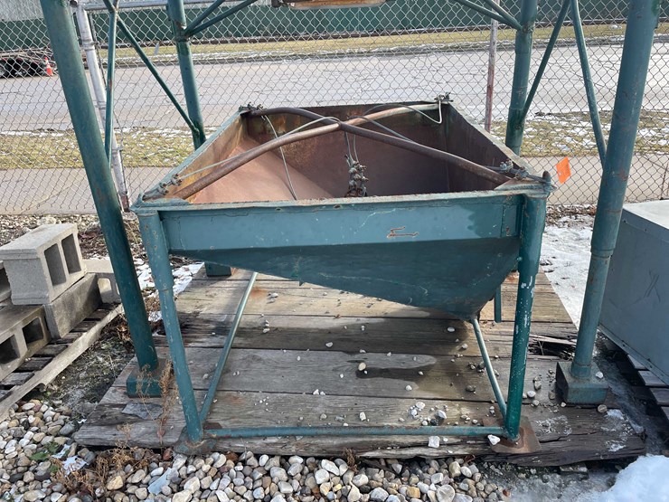 #2269-•-(2)-metal-hoppers-image-16