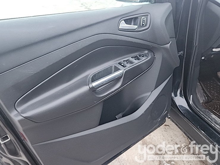 2017-ford-escape-image-16