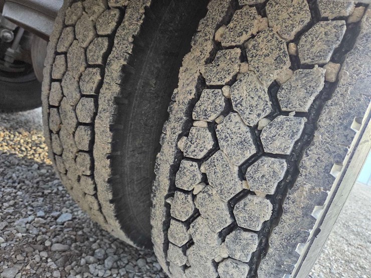 2013-peterbilt-388-image-5