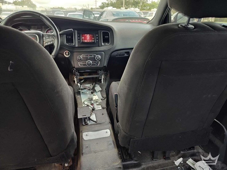 2017-dodge-charger-sedan-image-22