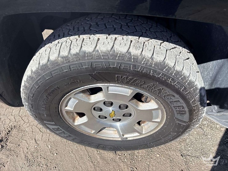 2010-chevrolet-tahoe-image-29