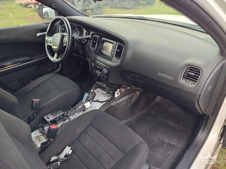 2017-dodge-charger-sedan-image-23