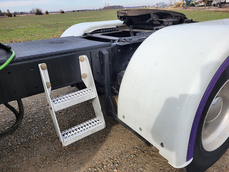 2012-kenworth-w900l-image-6