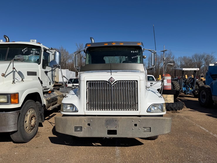 2001-international-9400-image-1