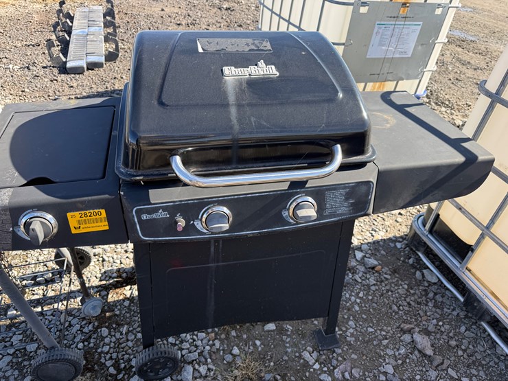 #28200-•-lot-of-(2)-grills-&-wrought-iron-fencing-decor-inv#-28200-image-10