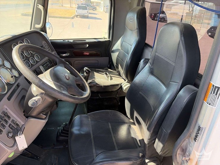 2012-peterbilt-386-image-13