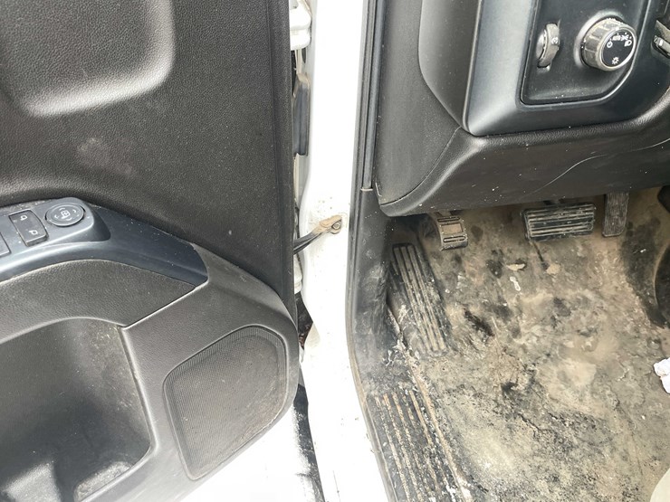 2017-chevrolet-2500-image-49