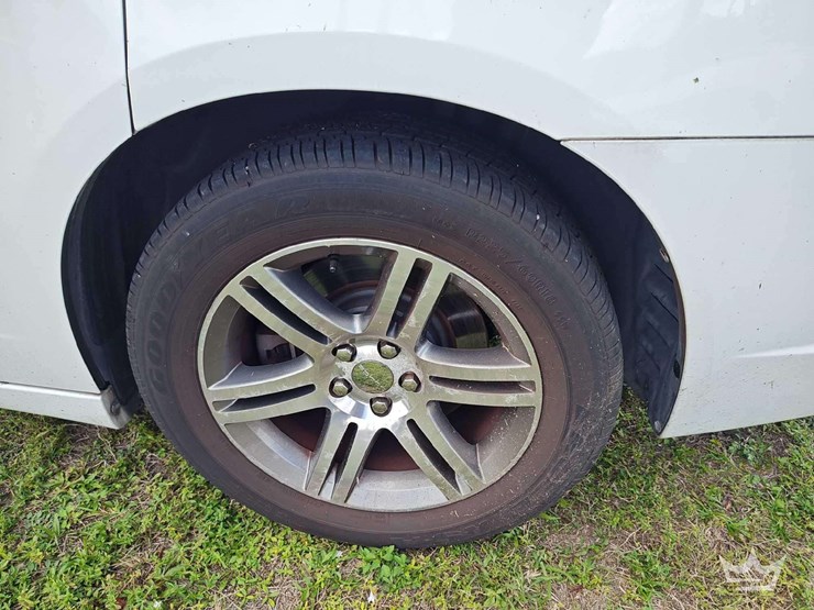 2013-dodge-charger-sedan-image-42