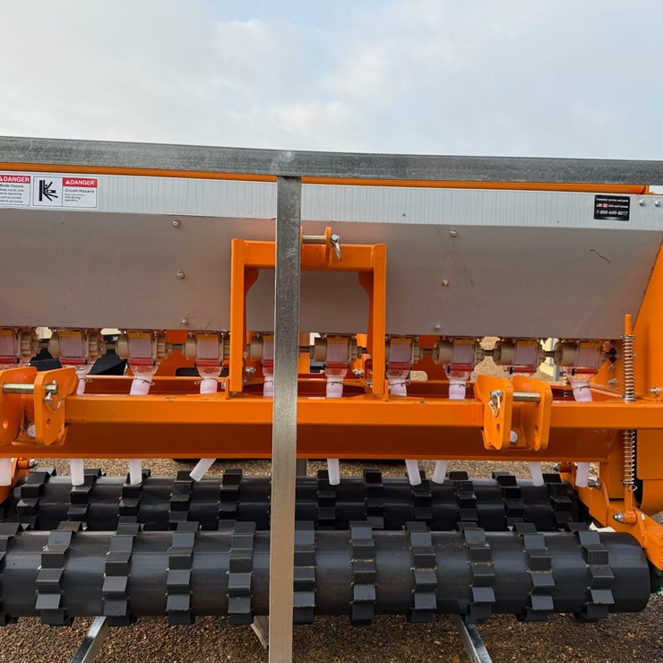 #7917 • Land Honor SD-22-72W No Till Drill